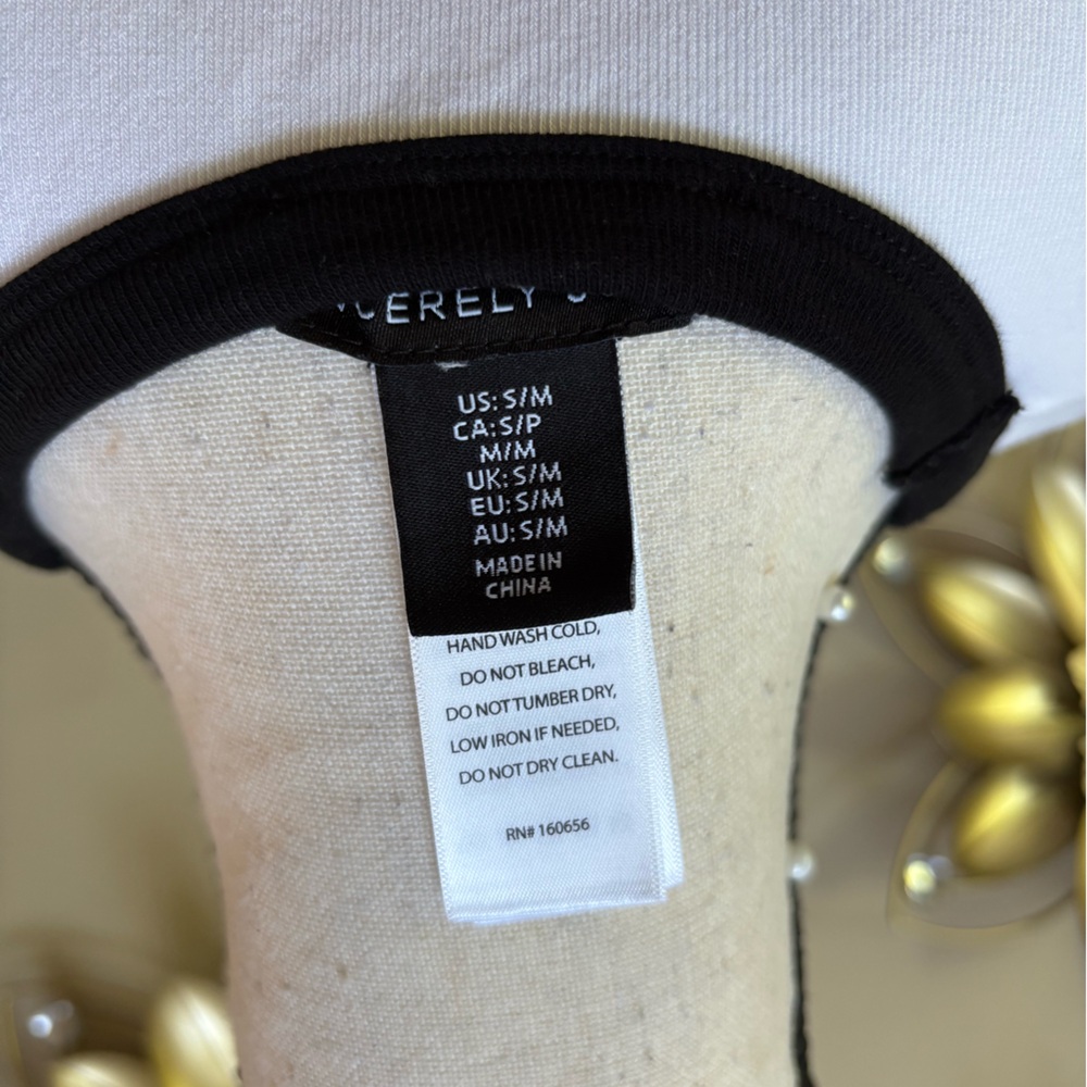 Women's White and Black Contrast Sleeveless Top - Picture 6 of 6